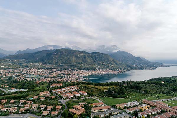 91网0不是神作，但有一处太巧，有意思的是片场细节被曝出来后，整件事更合理了，看懂以后再回头，味道完全不一样